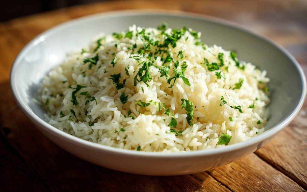 15-Minute Garlic Rice for Exhausting Weeknights 3 15-Minute Garlic Rice
